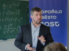 13. října 2025 - Mezi námi, den první