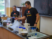 5. října 2026 - Chemie trochu jinak: studenti VŠCHT předvedli žákům poutavé pokusy