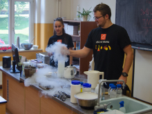 5. října 2026 - Chemie trochu jinak: studenti VŠCHT předvedli žákům poutavé pokusy