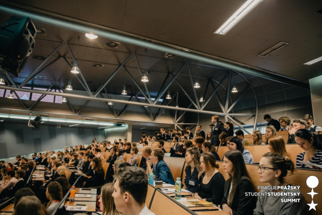 Říjen 2018 až březen 2019 - Studenti simulovali až v Praze