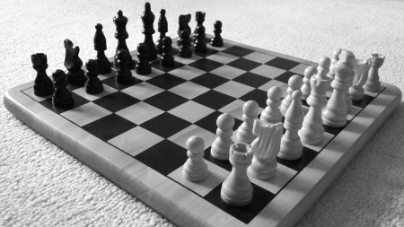 Zdroj: https://commons.wikimedia.org/wiki/File:Black_and_White_Chessboard.jpg
