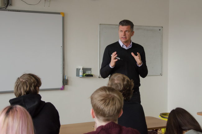 28. listopadu 2025 - Návštěva Martina Vohánky na Gymnáziu Most